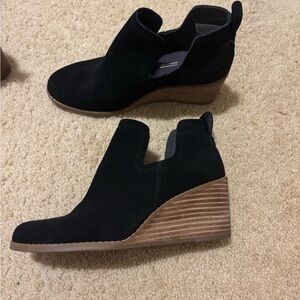 Toms Black Ankle Booties with V-Cut Design